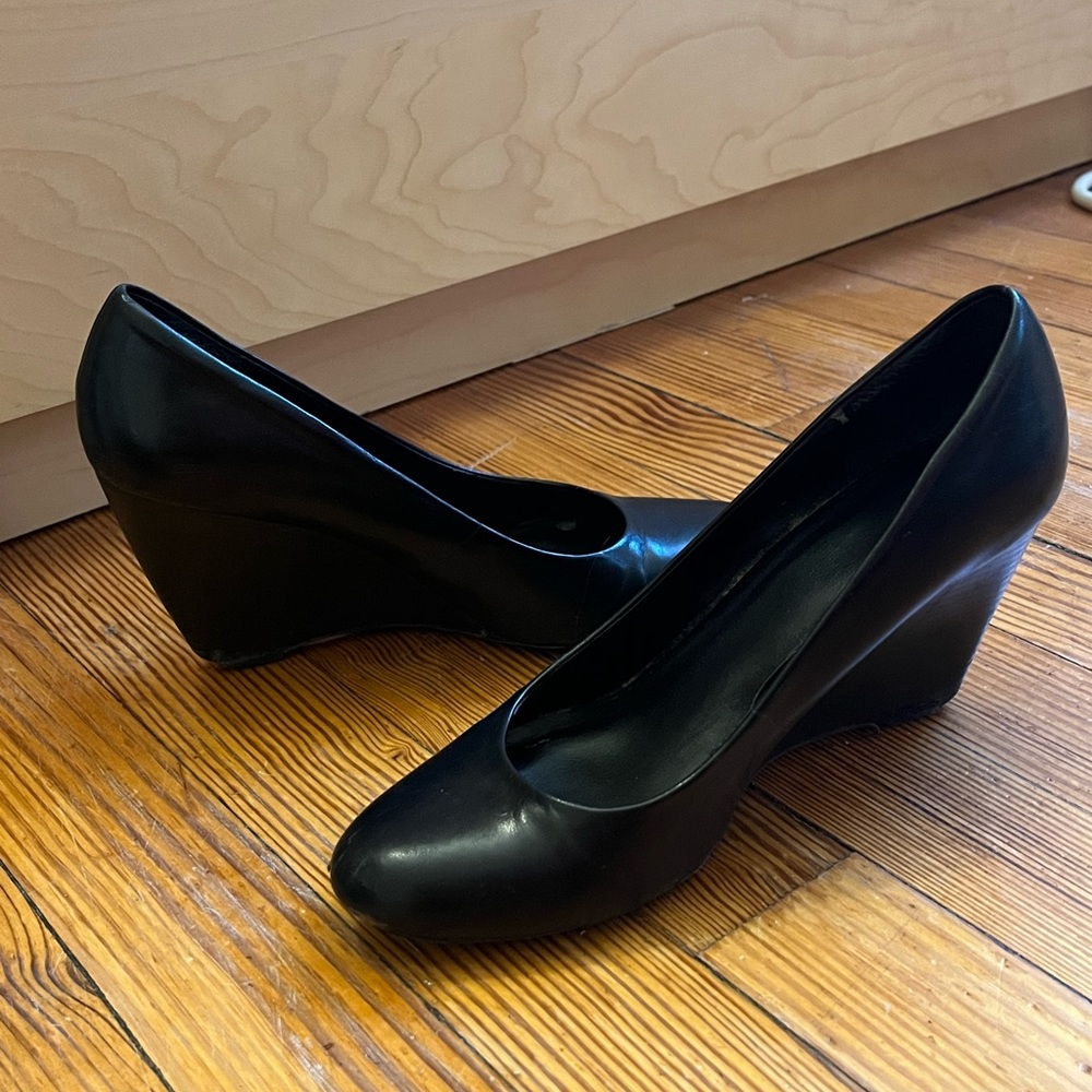 Franco Sarto black leather Helio wedge pumps, women’s size 7